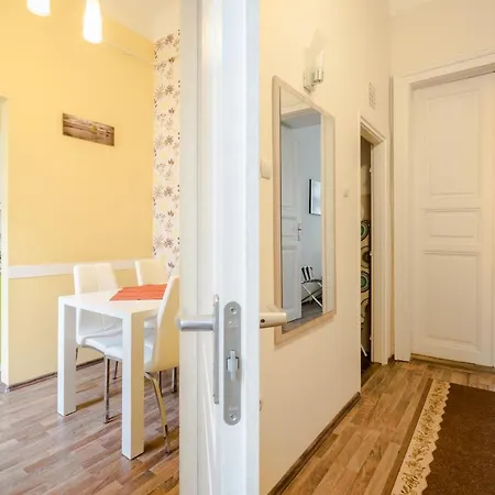 Pyvo Street With Balcony Near The Danube Appartement Budapest