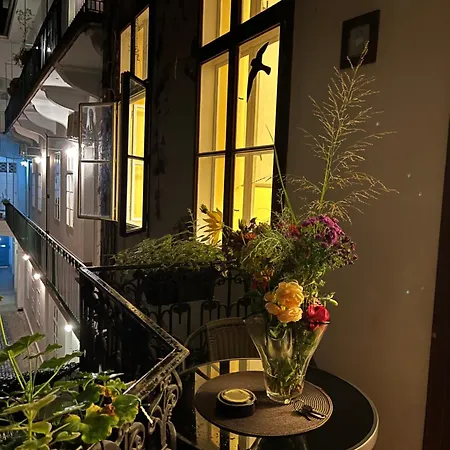 Pyvo Street With Balcony Near The Danube Appartement *