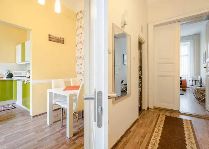 Pyvo Street With Balcony By Nw Apartament Budapesta