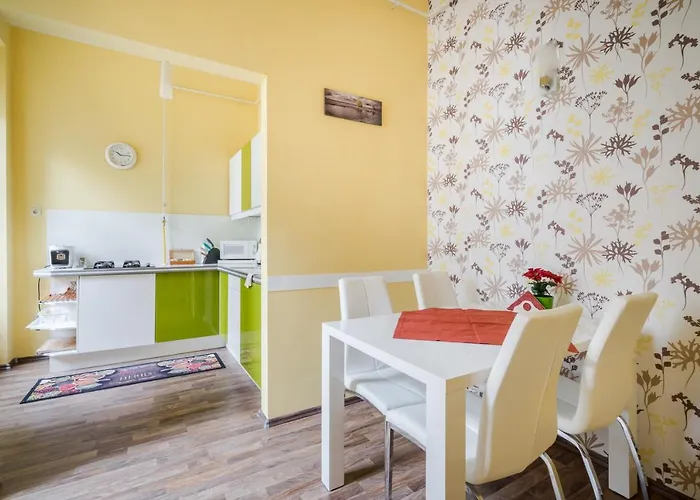 Pyvo Street Home With Balcony Near The Danube *