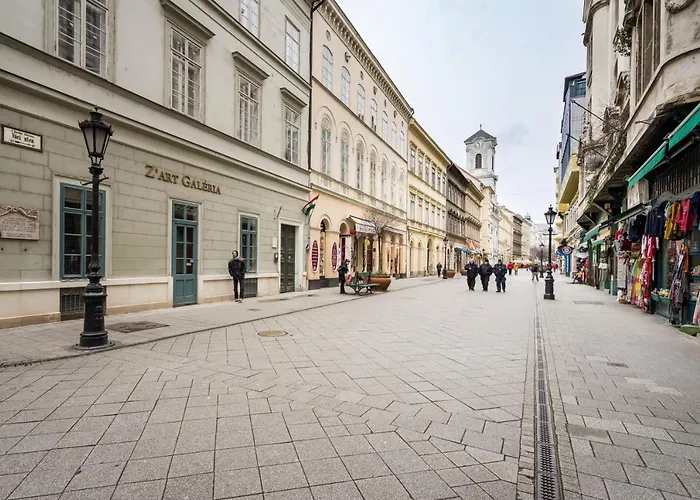 Pyvo Street Home With Balcony Near The Danube بودابست
