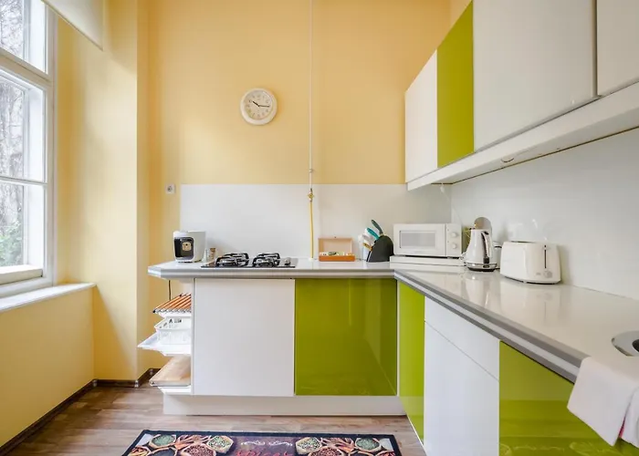Pyvo Street Home With Balcony Near The Danube 아파트
