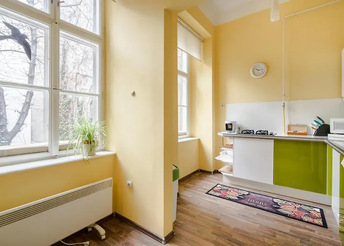 Pyvo Street Home With Balcony Near The Danube *