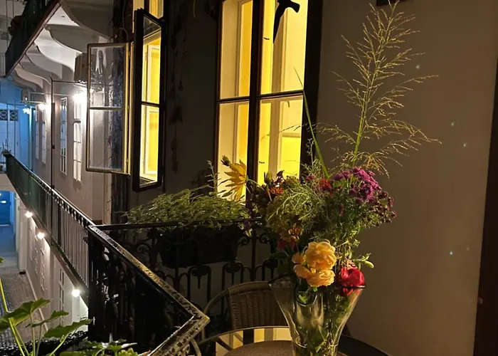 Pyvo Street Home With Balcony Near The Danube 아파트 *