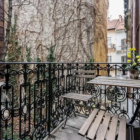 Pyvo Street With Balcony By Nw Daire *